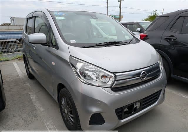 Silver Nissan Dayz,2019
