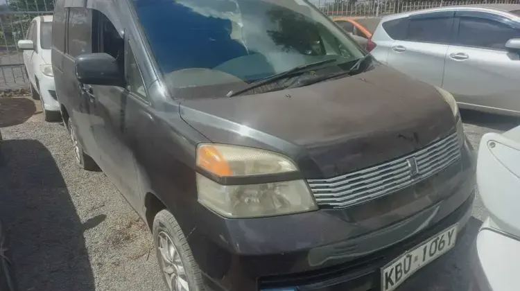 Toyota Voxy 2006