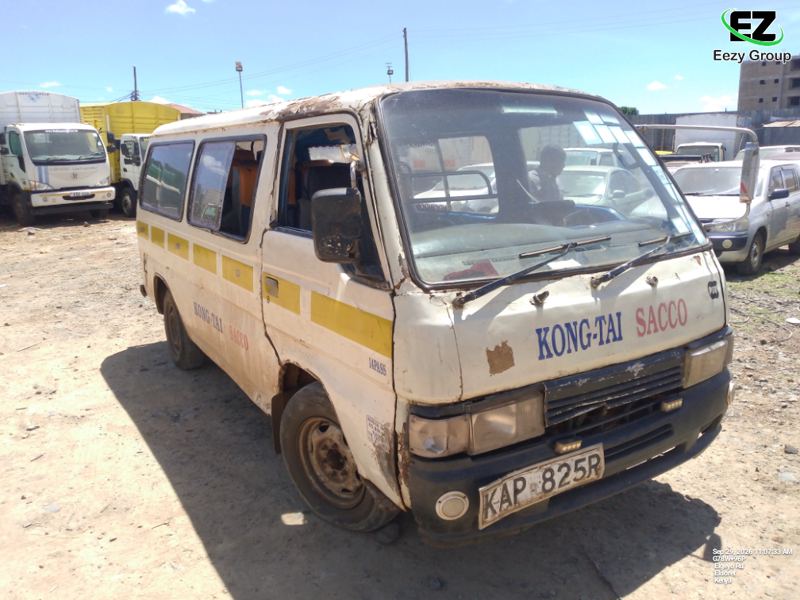 Nissan Minibuse24d 2002