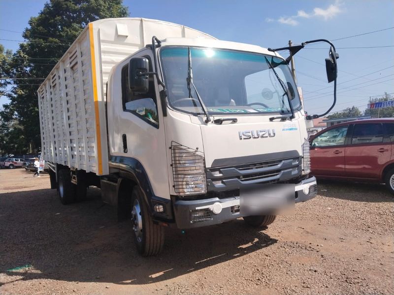 2022 Isuzu FRR90