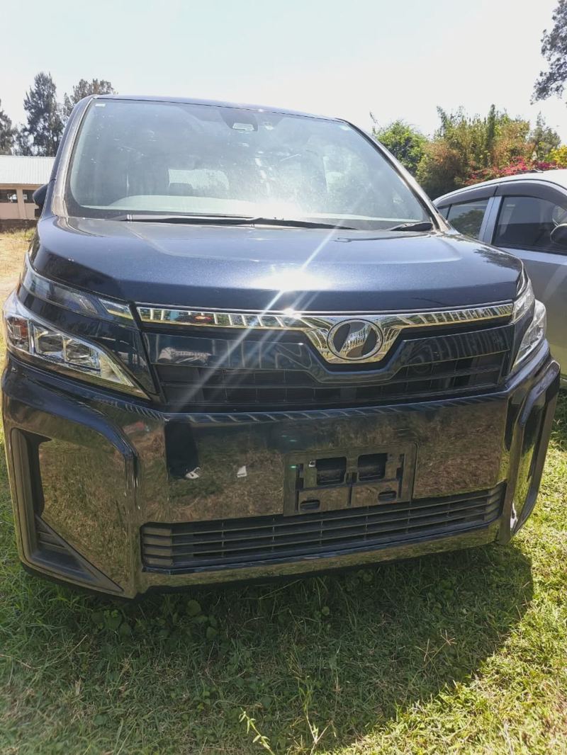 Toyota Voxy 2018